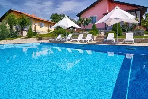 Карнобат: Royal Hotel