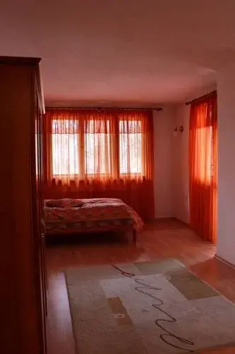 Боженци: Hemus Hotel