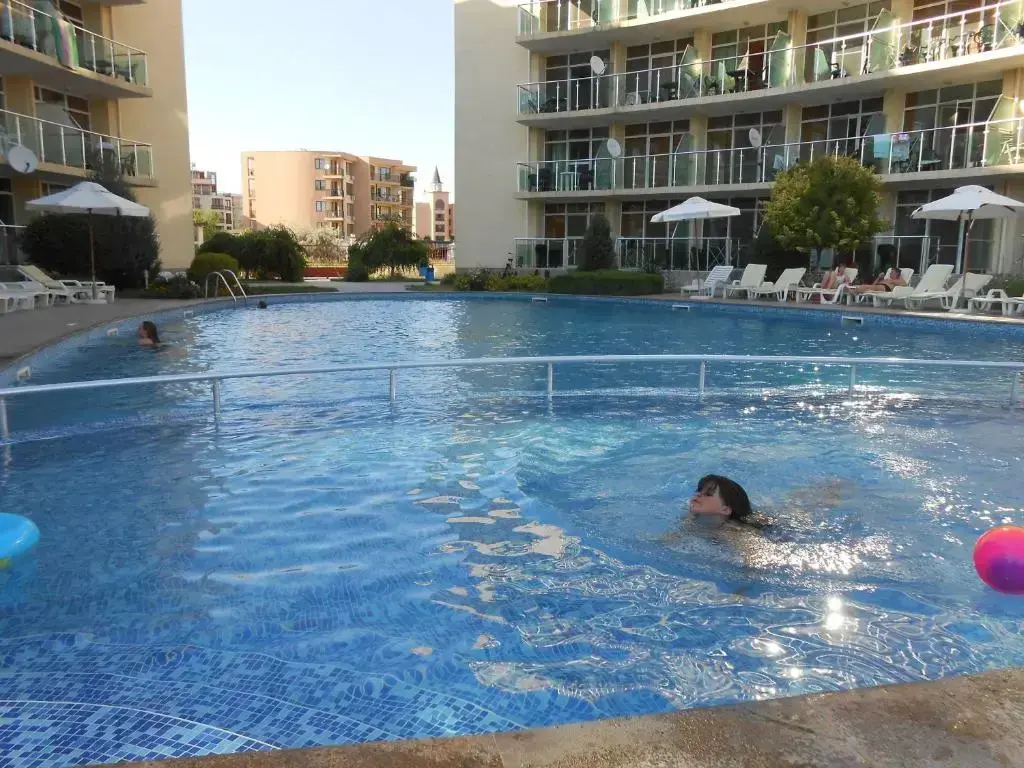 Солнечный берег: Tomi Family Apartments