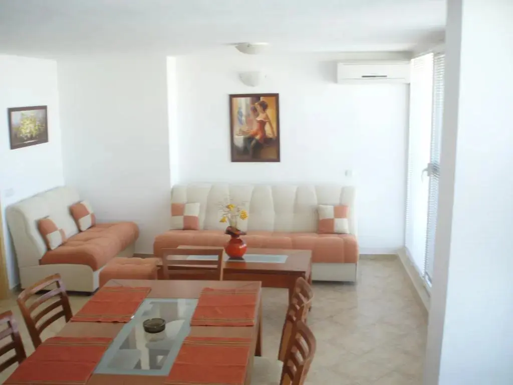 Солнечный берег: Tomi Family Apartments