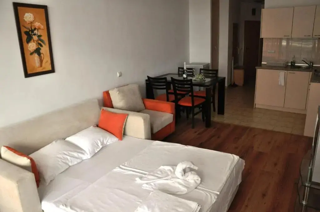 Солнечный берег: Tomi Family Apartments