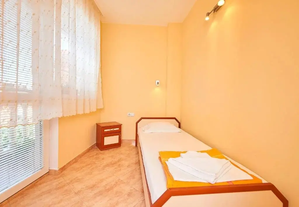 Поморие: Guest House Nadin