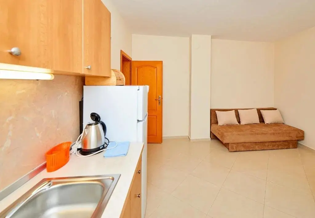 Поморие: Guest House Nadin