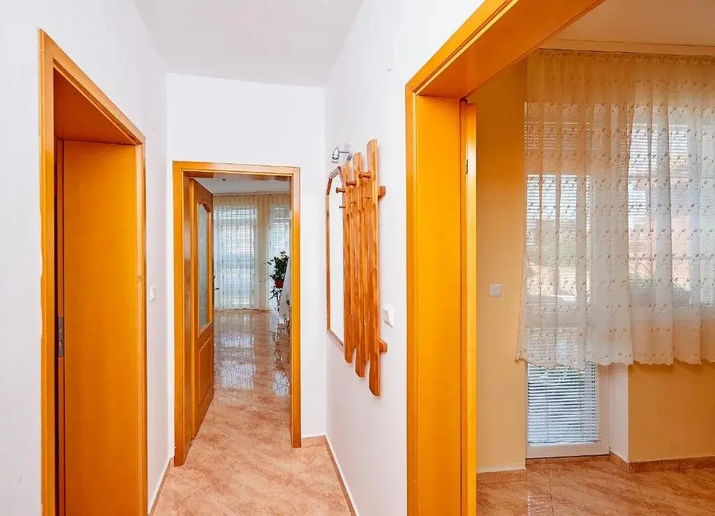 Поморие: Guest House Nadin