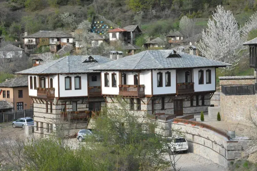 Лещен: Leshtenski Perli
