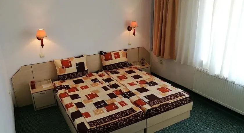 Правец: Family Hotel Lipite