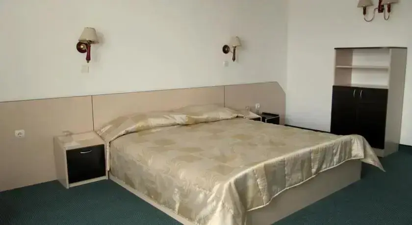 Правец: Family Hotel Lipite