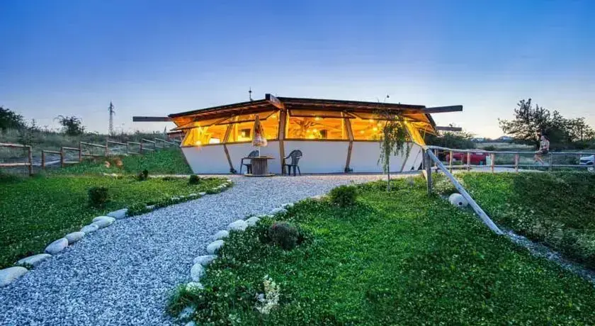 Разлог: Debeli Dab Eco Village
