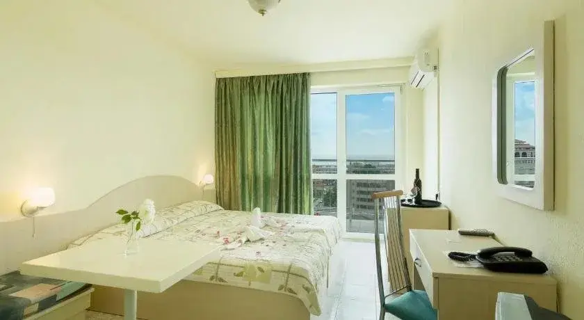 Солнечный берег: Hotel Svejest