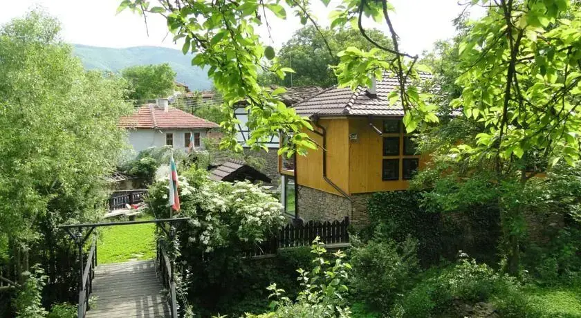 Ловеч: Countryside Houses Golets
