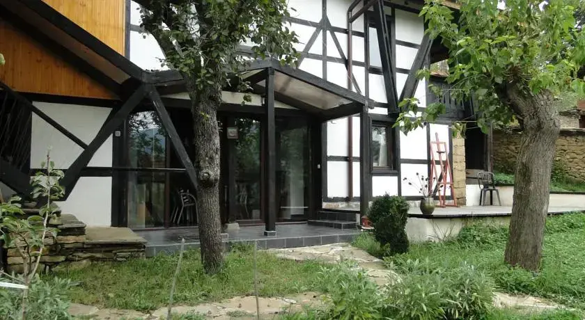 Ловеч: Countryside Houses Golets