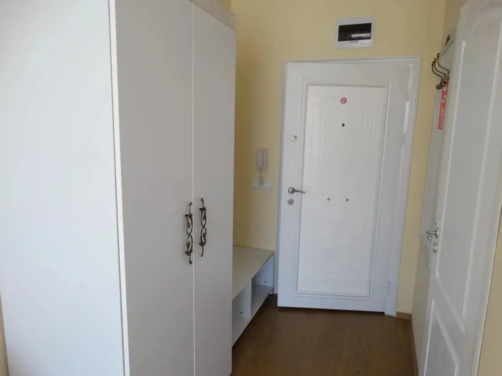 Солнечный берег: The Step Family Hotel