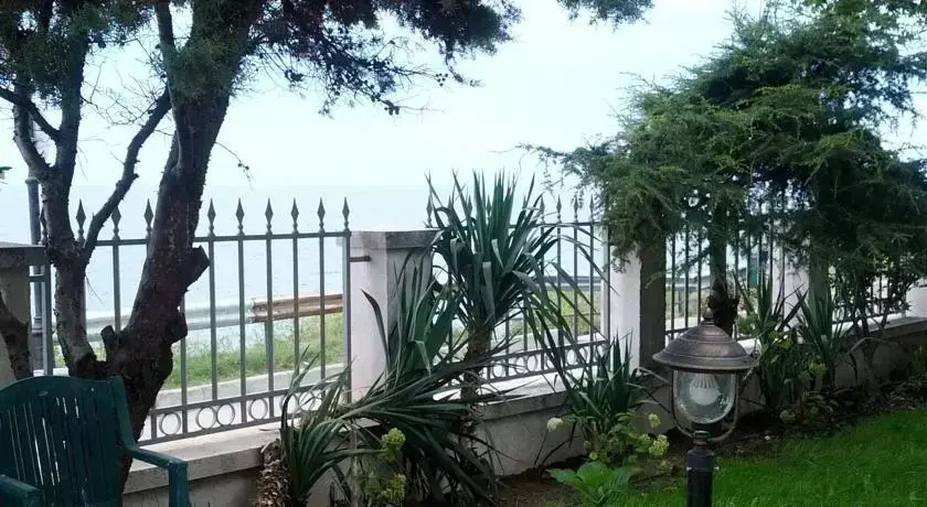 Равда: Guest House Lichevi