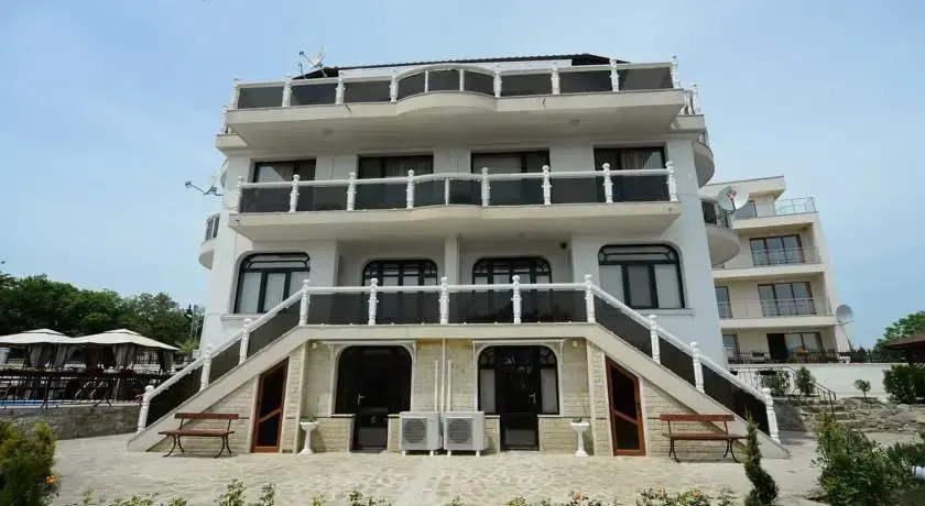 Бяла: Guest House Alla