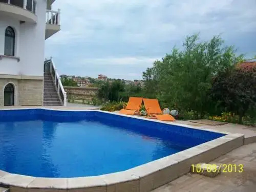Бяла: Guest House Alla