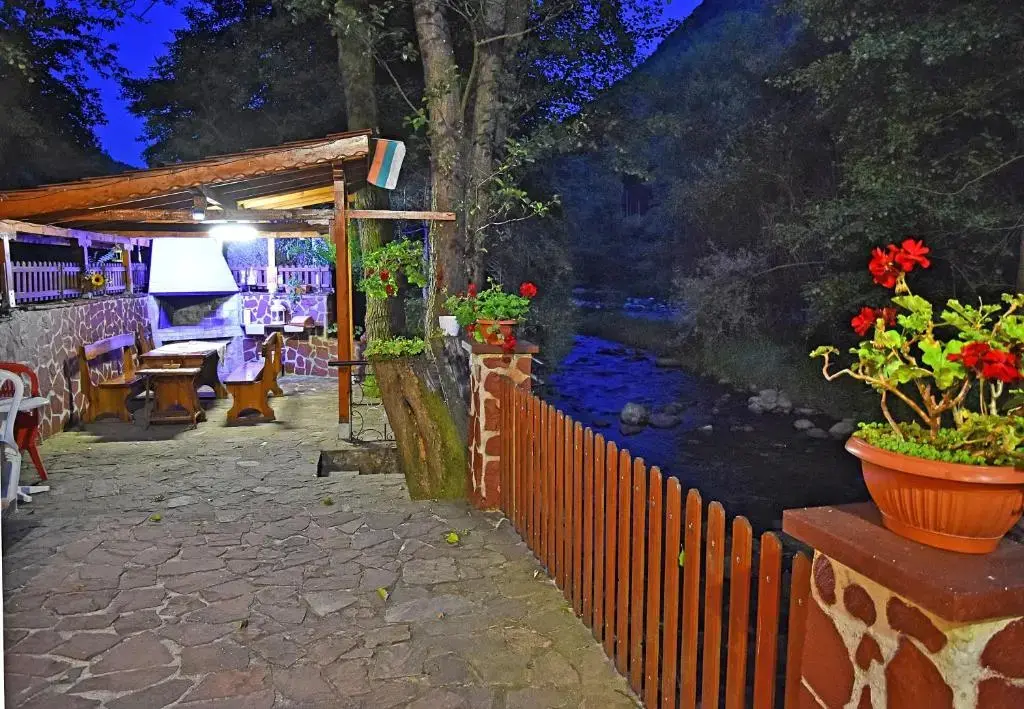 Копривштица: House By The River