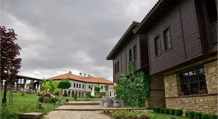 Александрово: Guest House Chateau Medovo