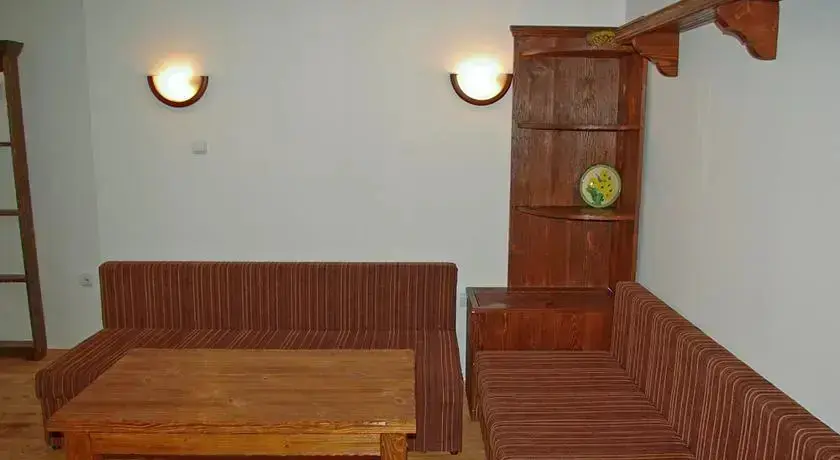 Александрово: Guest House Chateau Medovo