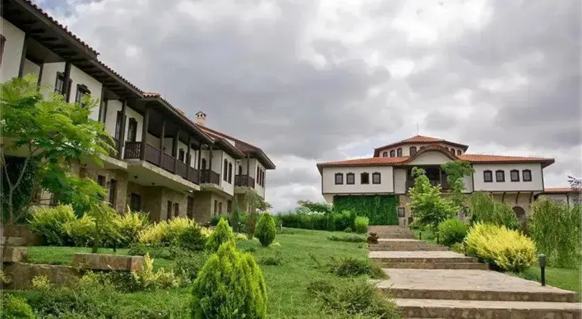 Александрово: Guest House Chateau Medovo