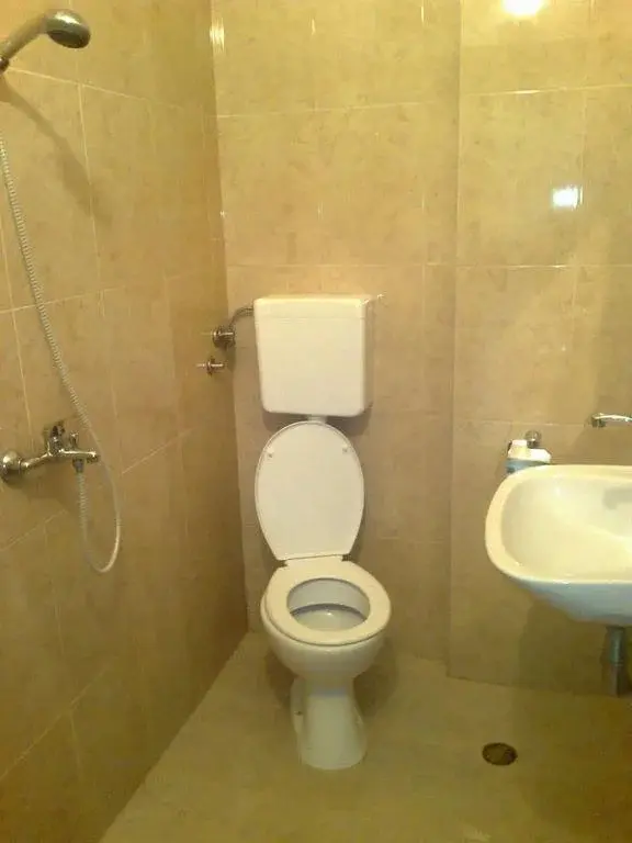Петрич: Family Hotel May