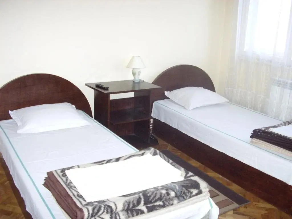 Петрич: Family Hotel May