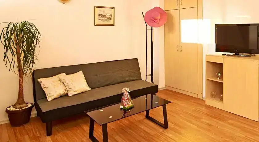 Бургас: Batak Studio