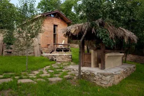 Боженци: The Four Houses