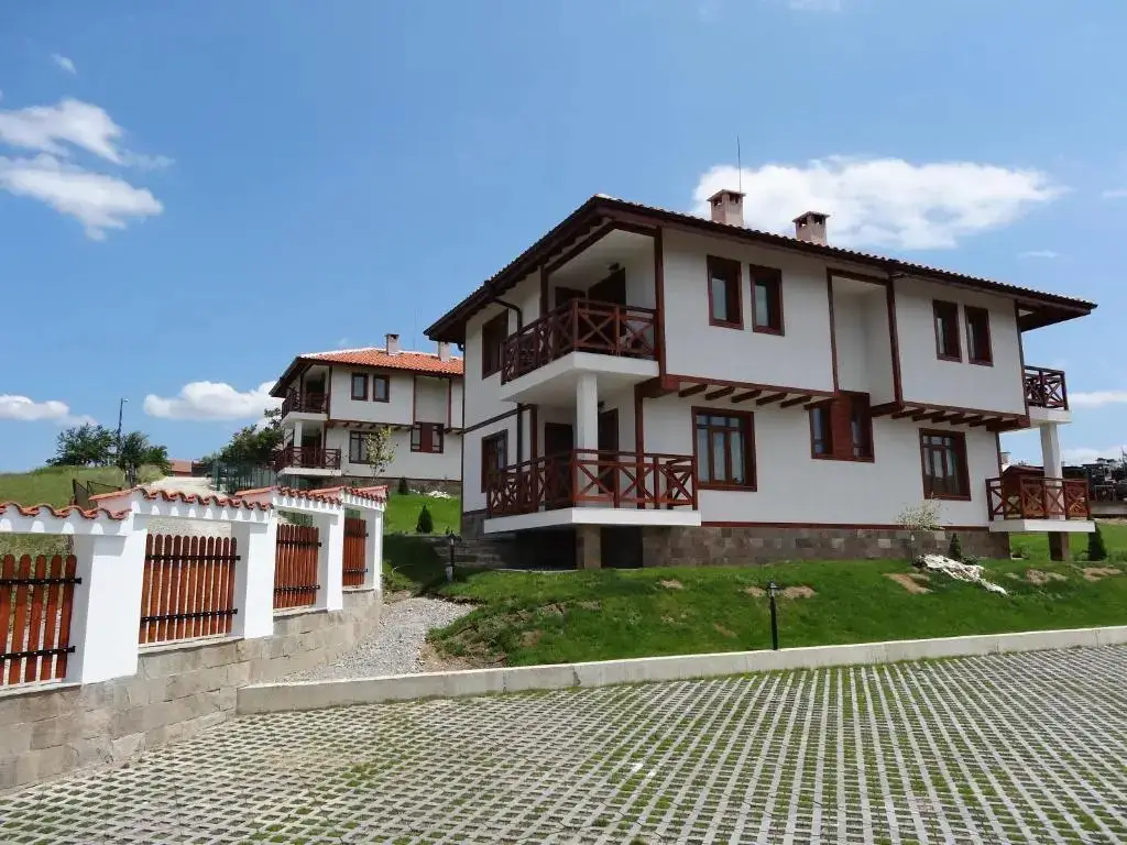 Guest House Ivanini Houses — фото 1