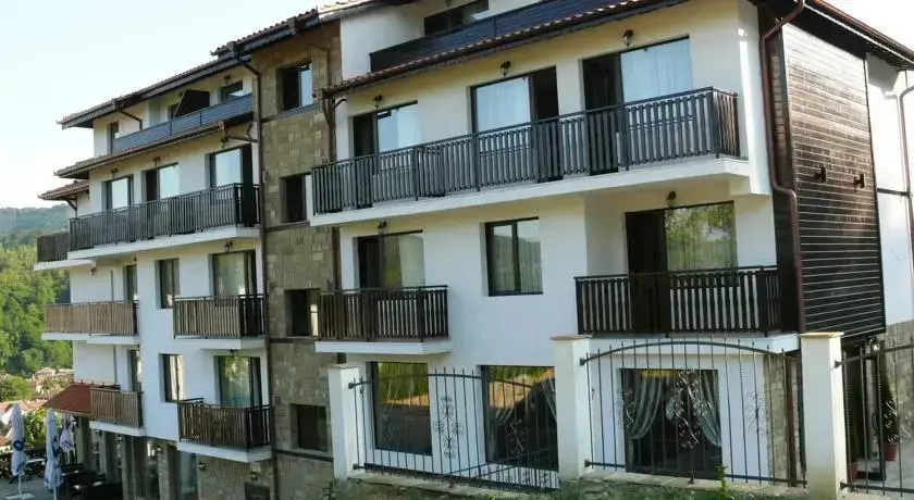 Трявна: Family Hotel Bela