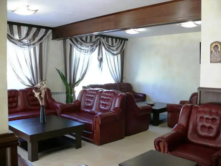 Трявна: Family Hotel Bela