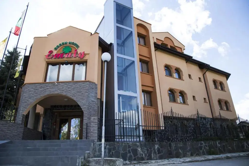 Сапарева баня: Hotel Emaly Green