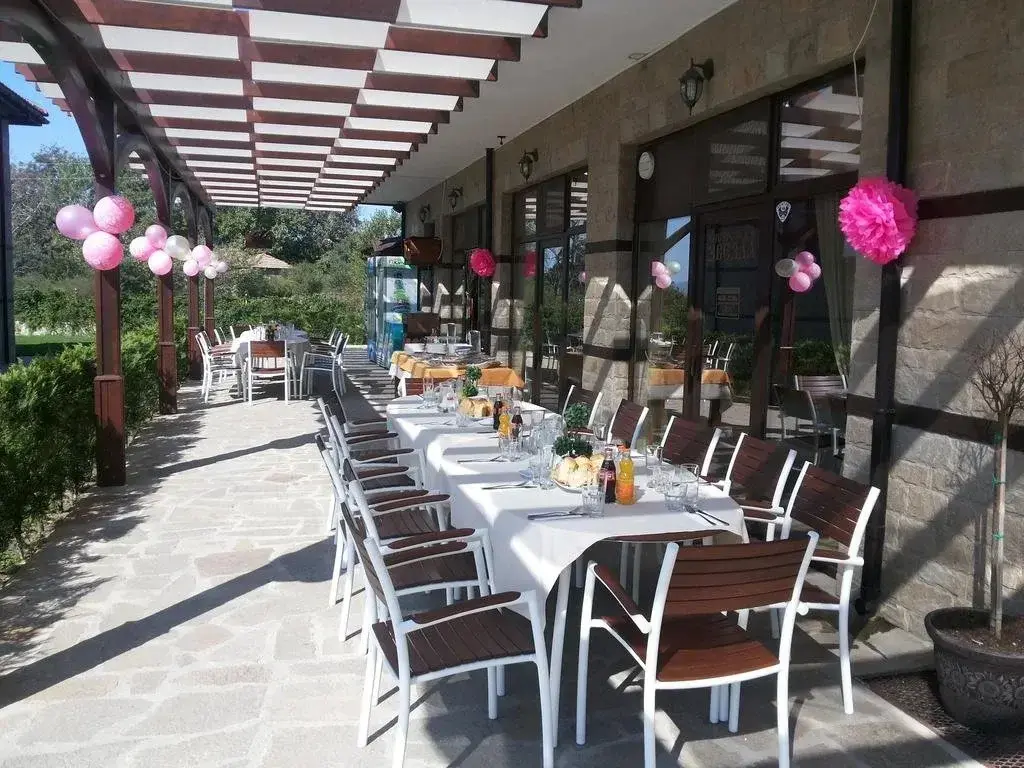 Карнобат: Family Hotel Zvezda