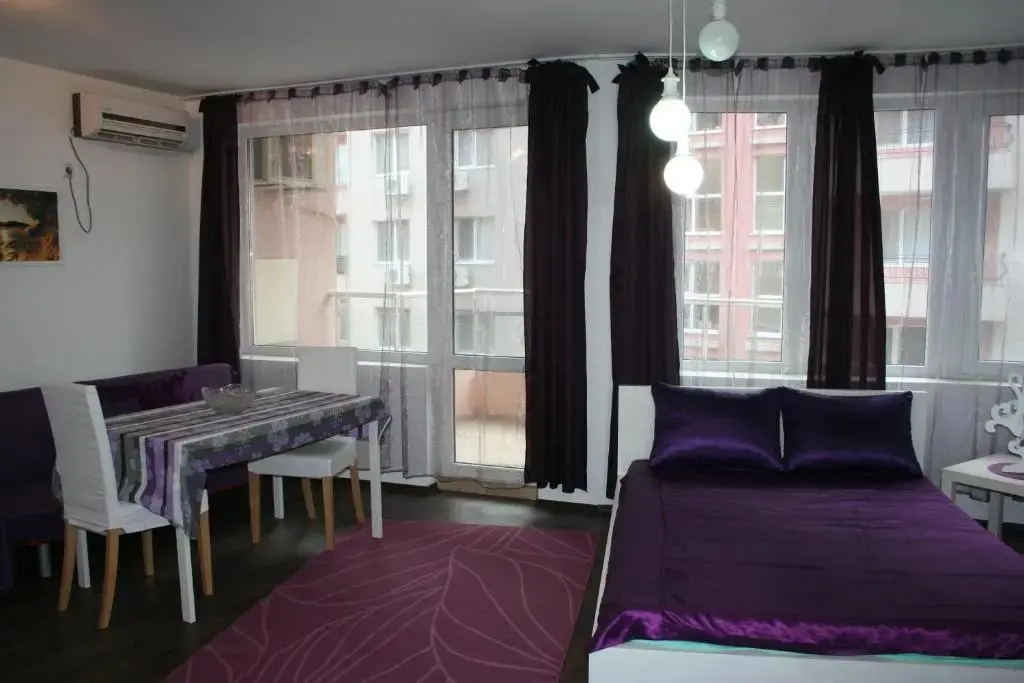 Поморие: Purple Orange Studios