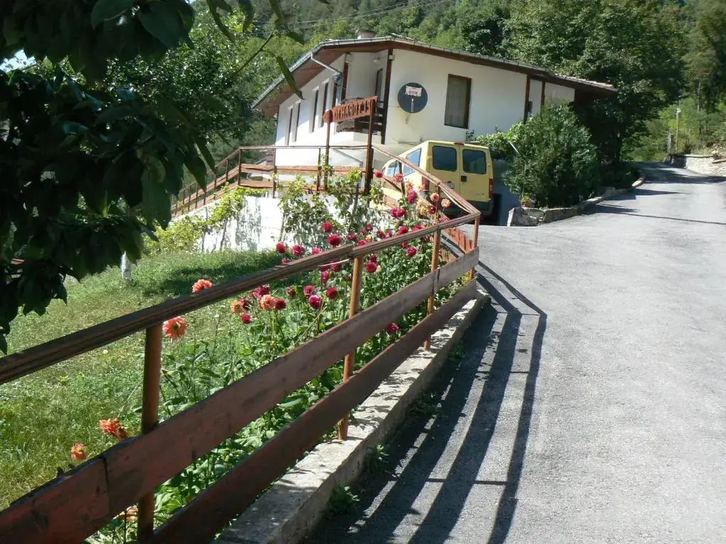 Чепеларе: Fisherman's Hut Hotel