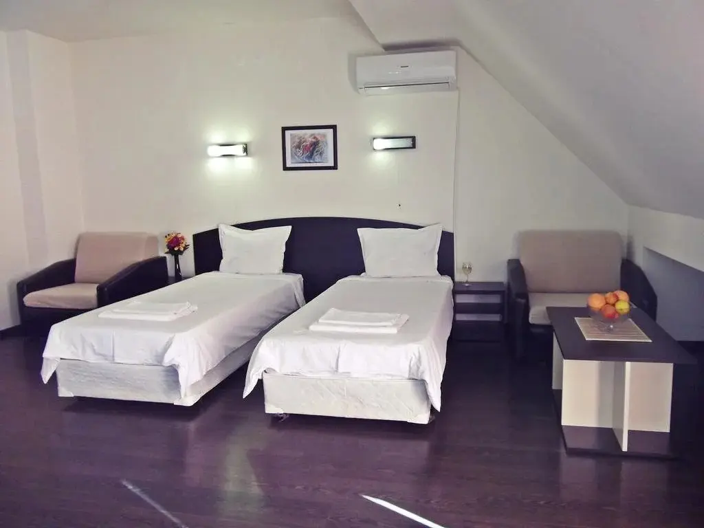 Кирково: Hotel Enchevi