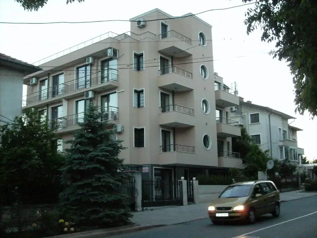 Бургас: Ddenko Apartment