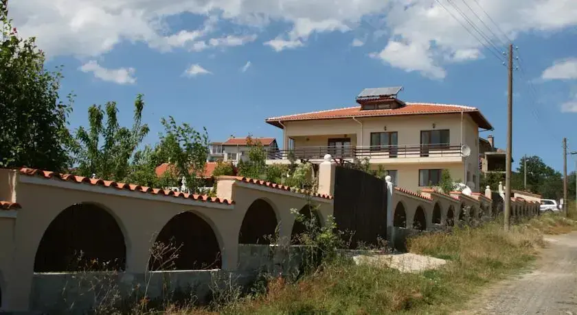 Царево: Rose Garden Guest House