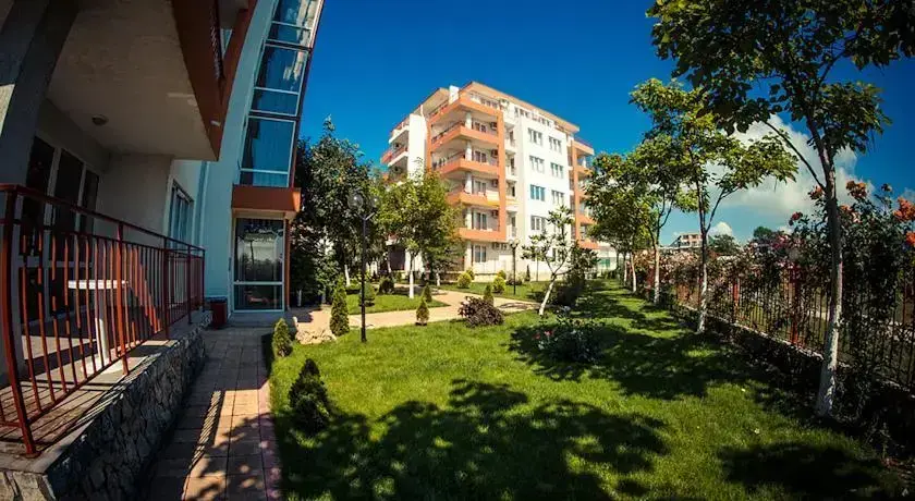 Равда: Riviera Studio