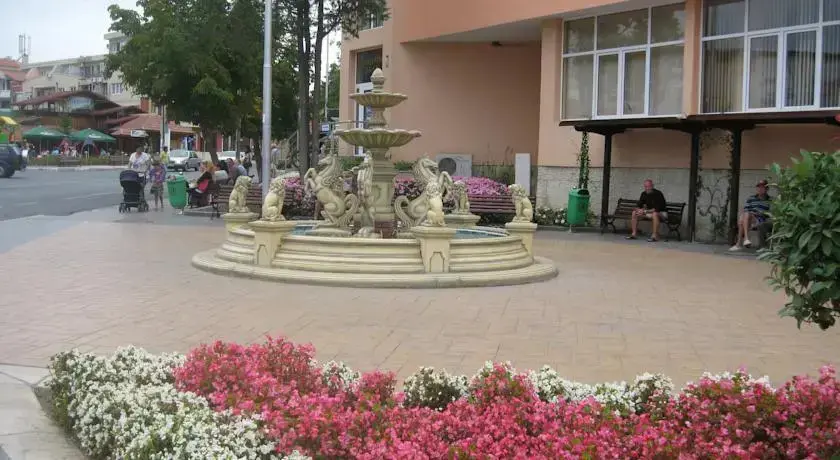 Равда: Riviera Studio