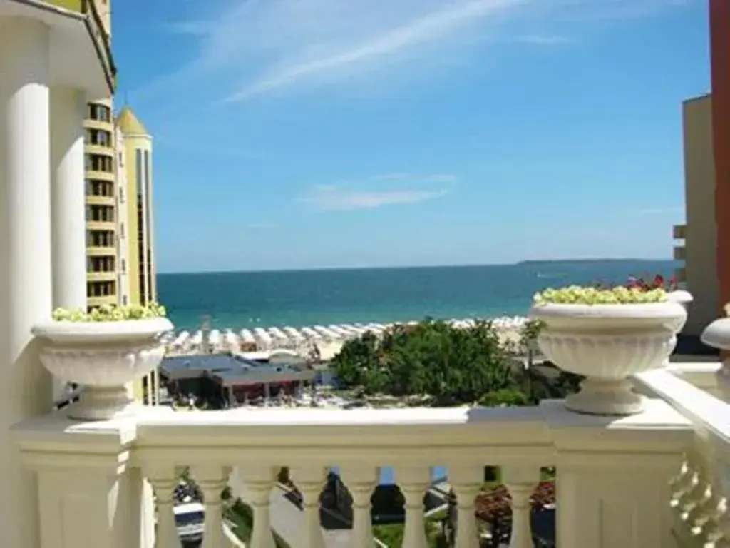 Солнечный берег: Victoria Residence Penthouse Studio