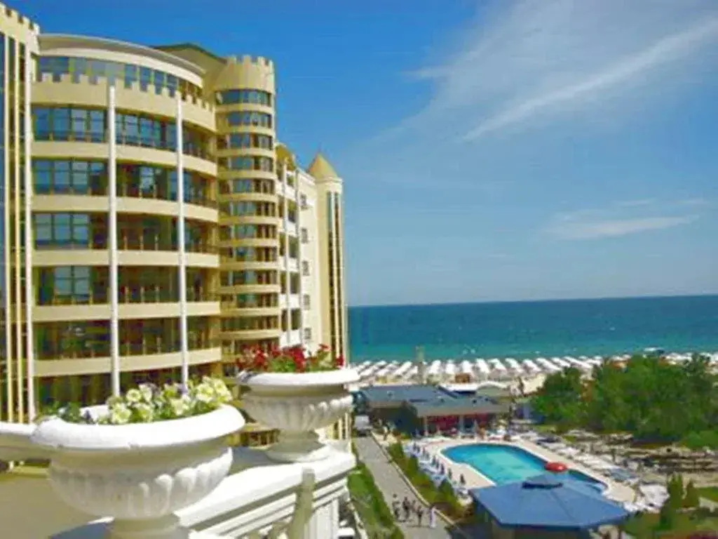 Солнечный берег: Victoria Residence Penthouse Studio