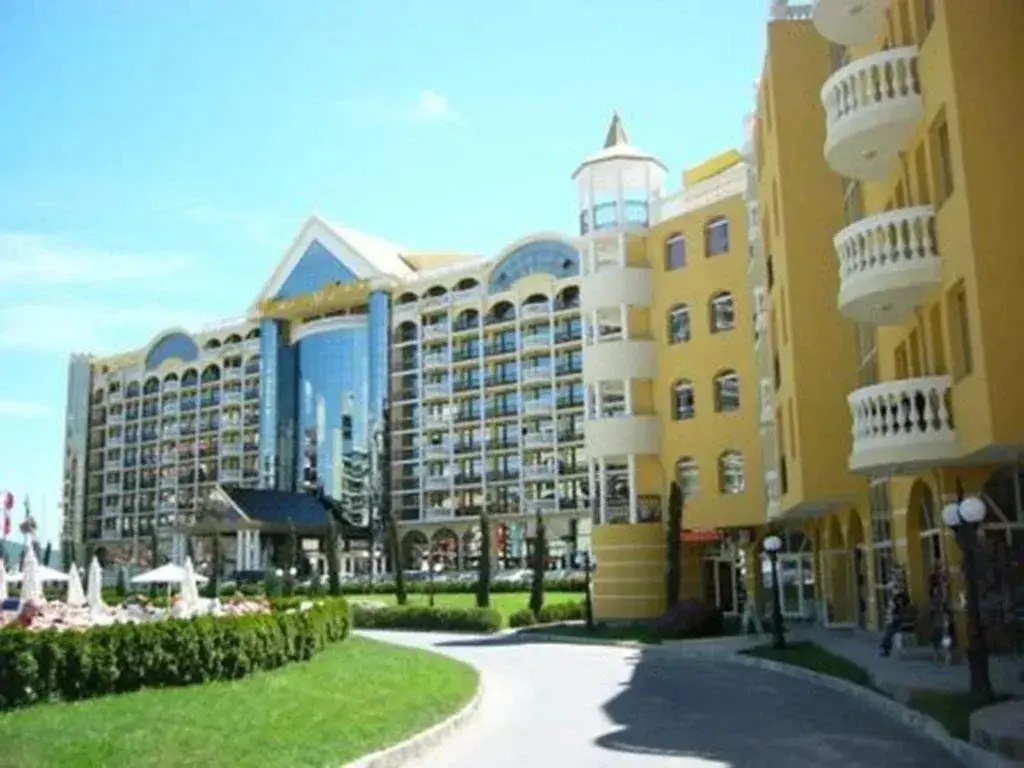 Солнечный берег: Victoria Residence Penthouse Studio