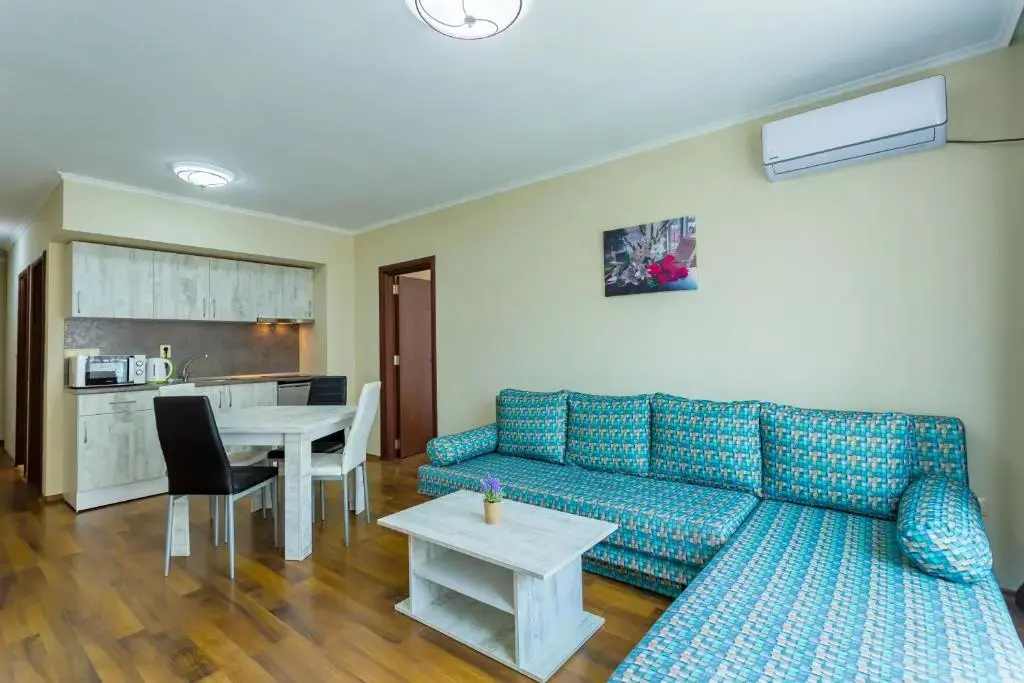 Поморие: Rose Gardens Apart Hotel