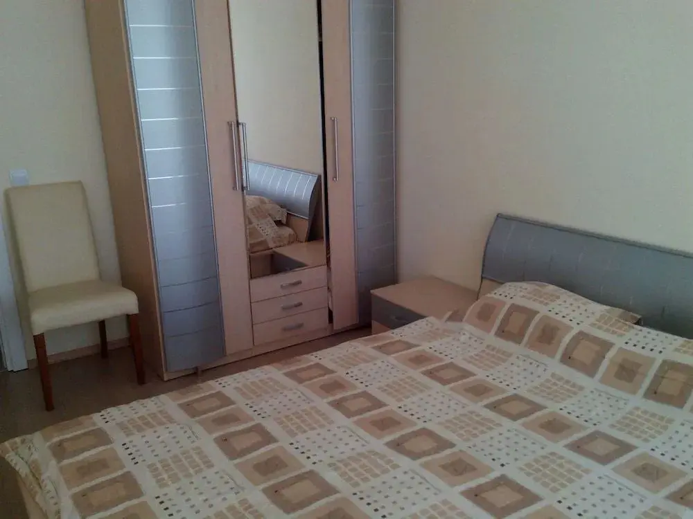 Солнечный берег: Sun City Apartments