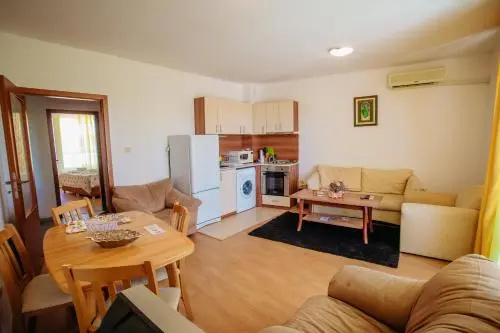 Солнечный берег: MNG Holiday Yassen Apartments