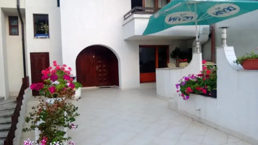 Созополь: Family Hotel Vadjo