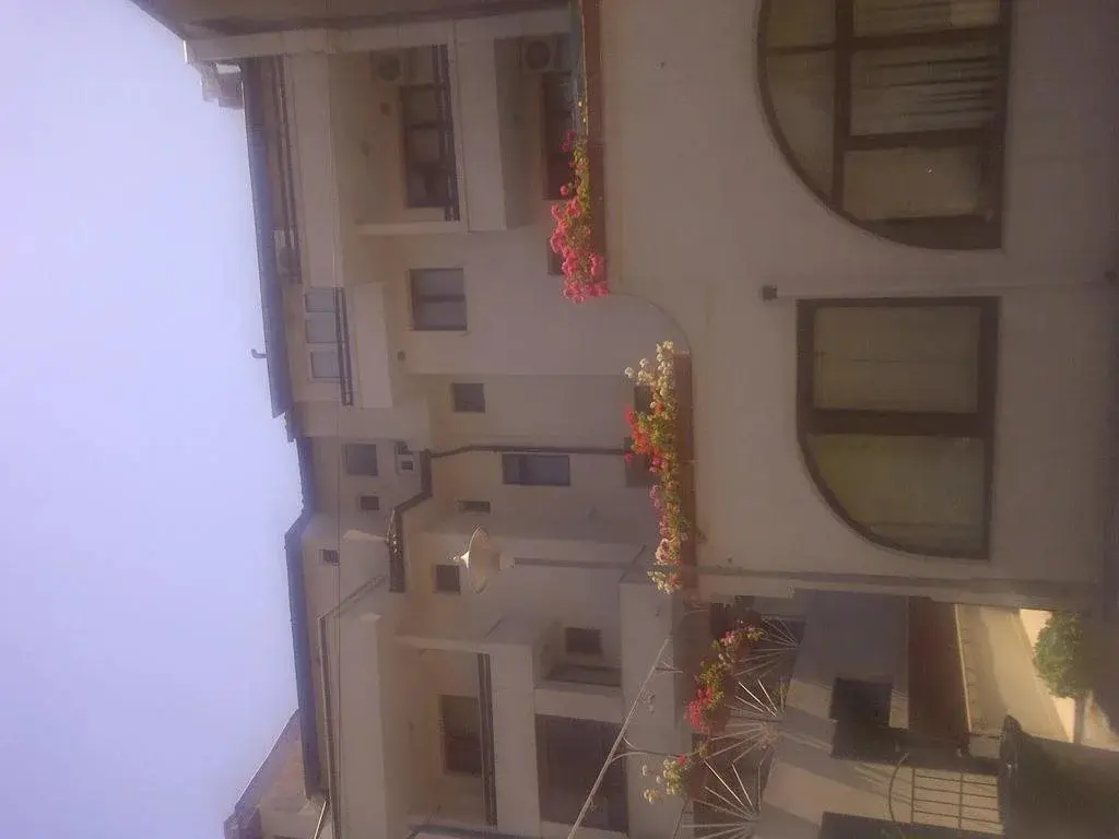 Созополь: Family Hotel Vadjo