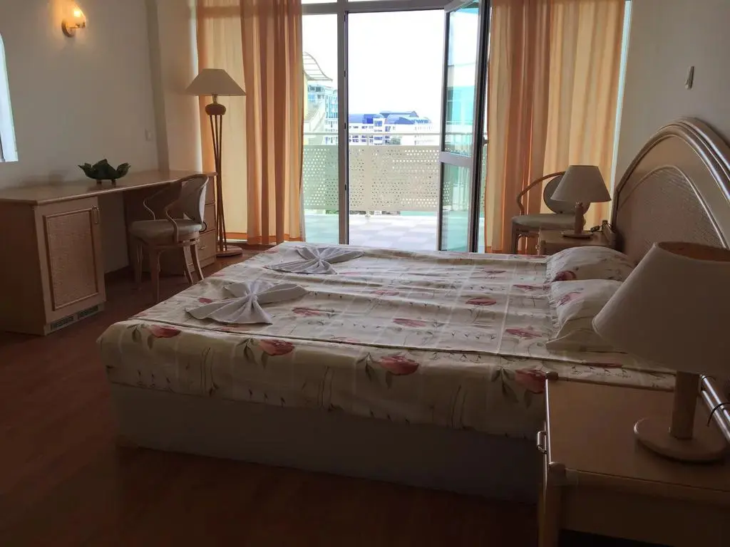 Солнечный берег: Grand Hotel Oasis