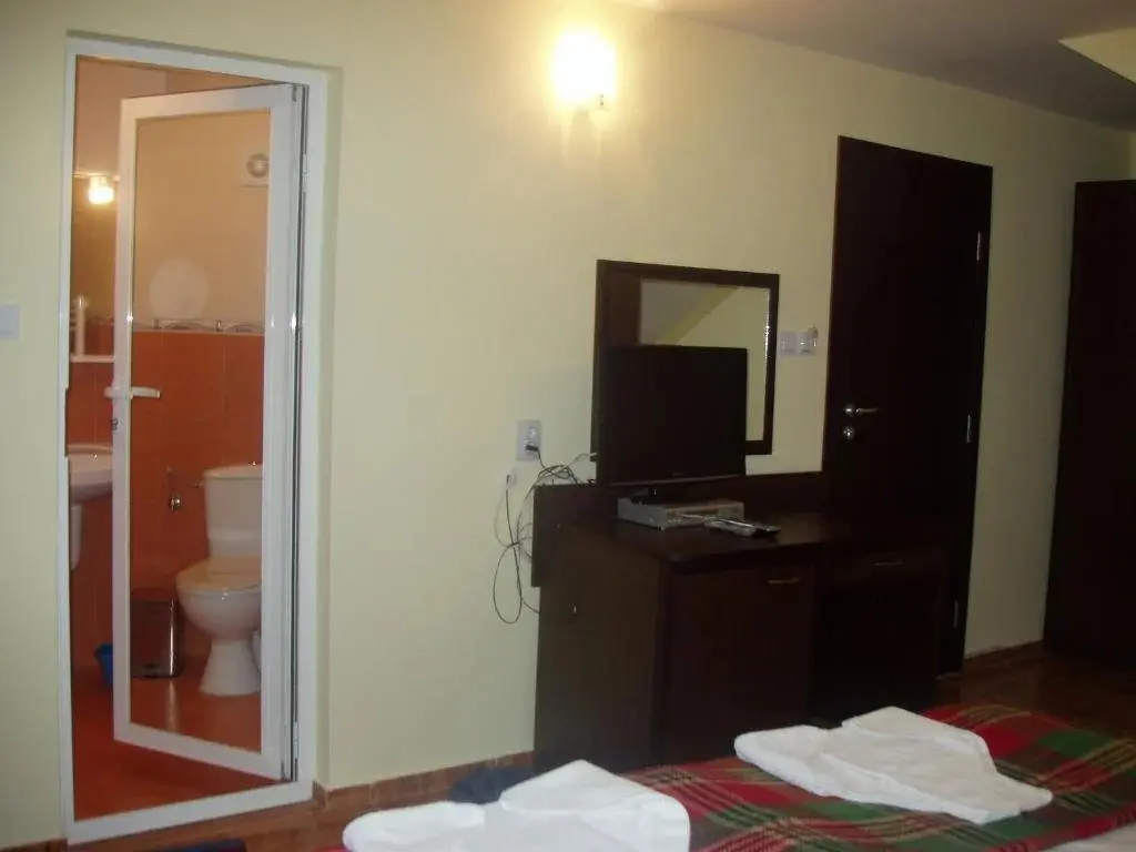 Сливен: Family Hotel Medven - 1