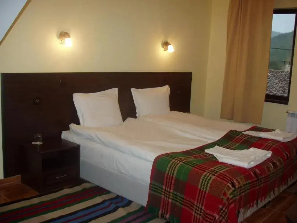 Сливен: Family Hotel Medven - 1